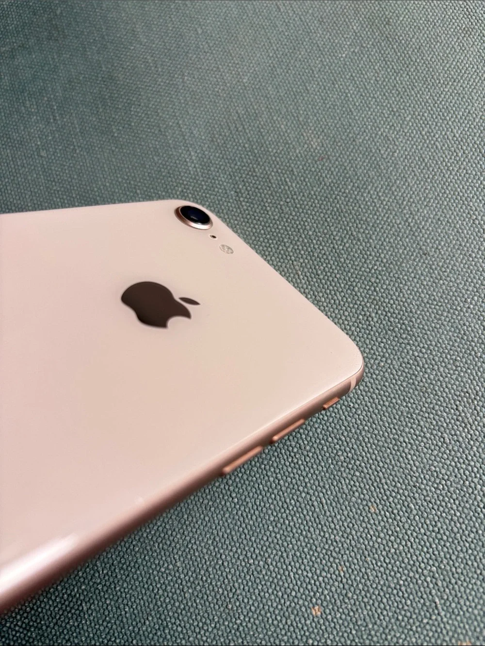 Apple iPhone 8 Rose Gold ****FOR PARTS ONLY****